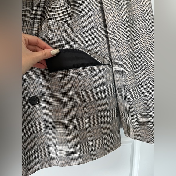 Aritzia Babaton Samuel Blazer - Picture 9 of 9